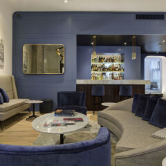 Отель GKK Exclusive Private Suites гостиничный бар