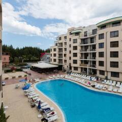 Апартаменты One Bedroom Apartment with Balcony бассейн