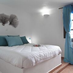 Отель Anna Traditional Apartments Греция, Остров Санторини - отзывы, цены и фото номеров - забронировать отель Anna Traditional Apartments онлайн комната для гостей