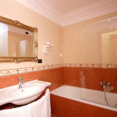 Отель Caroline Suite Италия, Рим - отзывы, цены и фото номеров - забронировать отель Caroline Suite онлайн ванная