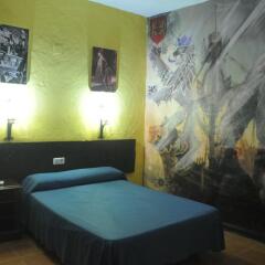 Отель Hostal Temático El Cid Испания, Фуэнхирола - отзывы, цены и фото номеров - забронировать отель Hostal Temático El Cid онлайн сейф в номере