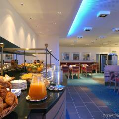 Отель Holiday Inn Express Geneva Airport питание фото 3