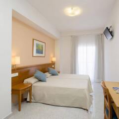 Отель Hostal Mallorca Испания, Сан-Антони-де-Портмань - отзывы, цены и фото номеров - забронировать отель Hostal Mallorca онлайн комната для гостей фото 3