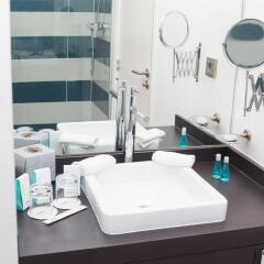 Отель Hôtel et spa Serge BLANCO Франция, Хендее - отзывы, цены и фото номеров - забронировать отель Hôtel et spa Serge BLANCO онлайн ванная