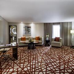 Отель Crowne Plaza Dubai - Deira Дубай удобства в номере