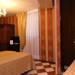 Hotel Marconi Венеция сейф в номере