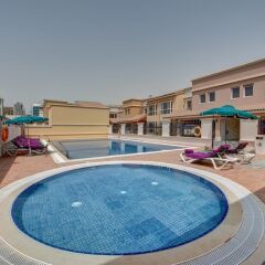 Отель J5 Villas Holiday Homes - Barsha Gardens бассейн фото 2