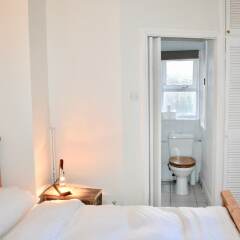 Отель Central 1 Bedroom Flat With Garden In Brighton комната для гостей