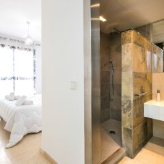 Отель ApartUP Francia Contemporary Испания, Валенсия - отзывы, цены и фото номеров - забронировать отель ApartUP Francia Contemporary онлайн ванная