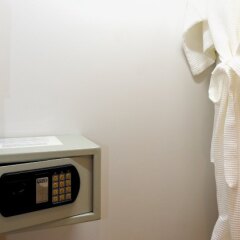 The Album Hotel сейф в номере