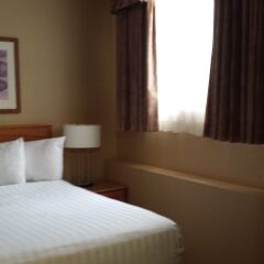 Отель Days Inn & Suites West Edmonton комната для гостей