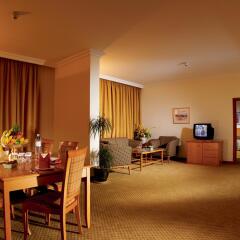 Отель Swiss-Belhotel Sharjah комната для гостей