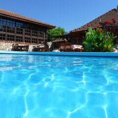 Отель Mountain Lodge бассейн
