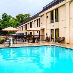 Отель Clarion Inn Chattanooga США, Чаттануга - отзывы, цены и фото номеров - забронировать отель Clarion Inn Chattanooga онлайн бассейн фото 3