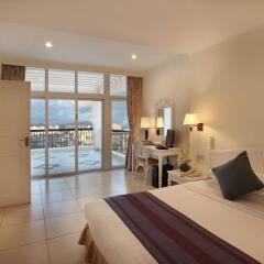 Sanya Golden Phoenix Sea View Hotel комната для гостей фото 5
