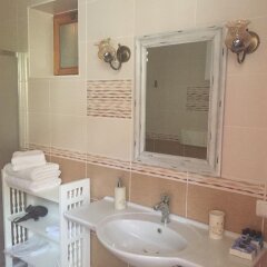 Lola 38 Hotel Турция, Фоча - отзывы, цены и фото номеров - забронировать отель Lola 38 Hotel онлайн ванная фото 2