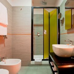 Orange Hotel ванная фото 2