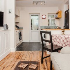 Апартаменты Beautiful 2 Bedroom Garden Apartment в номере