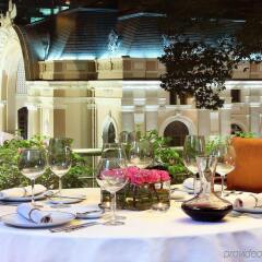 Отель Caravelle Saigon