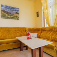 Апартаменты 1 Bedroom Apartment in Dafinka Guest House Равда комната для гостей
