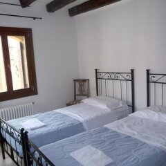 Отель Sweet Venice сейф в номере