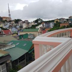 Hoang Trieu Da Lat Hotel Далат балкон