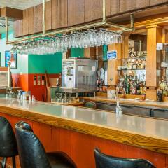 Отель Quality Inn Huntingburg гостиничный бар