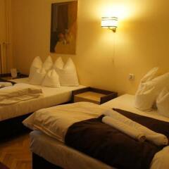 Отель bed4city Theatre Square Варшава комната для гостей