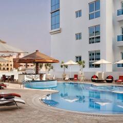 Отель Hyatt Place Dubai Al Rigga Residences бассейн фото 3