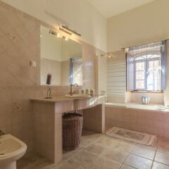 Отель Villas2go2 Barrocal Португалия, Пешао - отзывы, цены и фото номеров - забронировать отель Villas2go2 Barrocal онлайн ванная