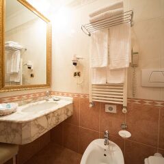 Отель Dei Consoli Hotel Италия, Рим - 3 отзыва об отеле, цены и фото номеров - забронировать отель Dei Consoli Hotel онлайн ванная фото 2