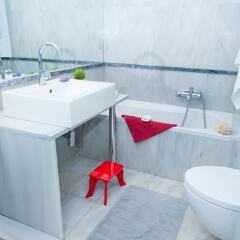 Отель Venus Boutique Apartment Греция, Афины - отзывы, цены и фото номеров - забронировать отель Venus Boutique Apartment онлайн ванная
