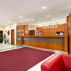 Ramada Airport Hotel Prague интерьер отеля