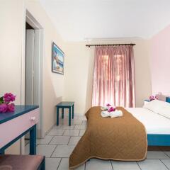 Отель Sofia's Hotel Греция, Каламаки - отзывы, цены и фото номеров - забронировать отель Sofia's Hotel онлайн комната для гостей фото 3