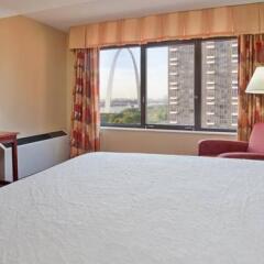 Отель Hampton Inn Gateway Arch Downtown комната для гостей фото 6