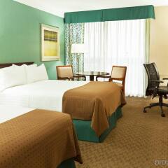 Отель Holiday Inn Toronto - Yorkdale Канада, Торонто - отзывы, цены и фото номеров - забронировать отель Holiday Inn Toronto - Yorkdale онлайн с домашними животными