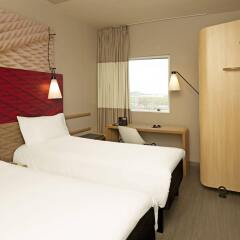 Отель ibis Geneve Centre Lac Швейцария, Женева - 4 отзыва об отеле, цены и фото номеров - забронировать отель ibis Geneve Centre Lac онлайн комната для гостей фото 4