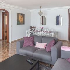 Отель Beachfront 4BR Big groups or 2 families Испания, Фуэнхирола - отзывы, цены и фото номеров - забронировать отель Beachfront 4BR Big groups or 2 families онлайн комната для гостей фото 4