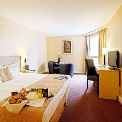 Отель Hôtel Auteuil Tour Eiffel в номере