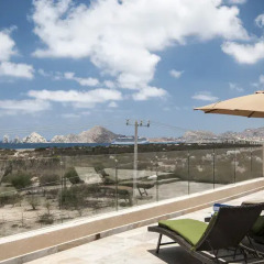 Отель Holiday Inn Express Cabo San Lucas Мексика, Кабо-Сан-Лукас - отзывы, цены и фото номеров - забронировать отель Holiday Inn Express Cabo San Lucas онлайн пляж фото 2