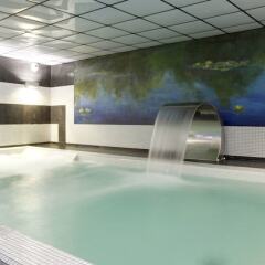 Отель Apartamentos Spa Cueto бассейн