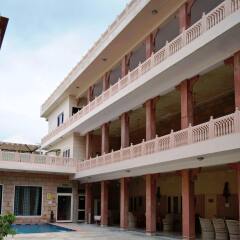 Suryaa Villa - A City Centre Hotel парковка