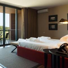 Отель Morgado Golf & Country Club сейф в номере