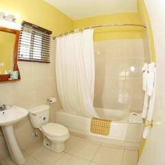 Отель Seastar Inn ванная