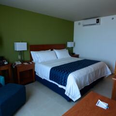 Отель Holiday Inn Express Cabo San Lucas Кабо-Сан-Лукас сейф в номере