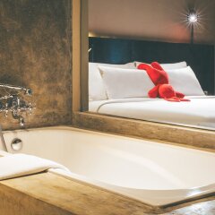 Отель Dash Hotel Seminyak Индонезия, Бали - 6 отзывов об отеле, цены и фото номеров - забронировать отель Dash Hotel Seminyak онлайн ванная
