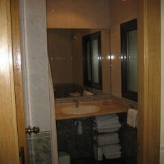 Отель Hostal Nuevo Colon Барселона ванная