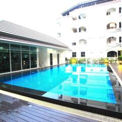 Отель P-PARK RESIDENCE Suvarnabhumi бассейн