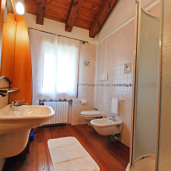 Отель Cà Fiorita - Three Bedroom Италия, Эраклеа - отзывы, цены и фото номеров - забронировать отель Cà Fiorita - Three Bedroom онлайн ванная
