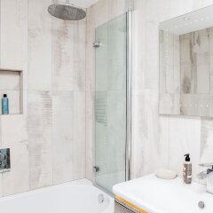 Отель Stylish 2 Bedroom Garden Apartment in Notting Hill Великобритания, Лондон - отзывы, цены и фото номеров - забронировать отель Stylish 2 Bedroom Garden Apartment in Notting Hill онлайн ванная фото 2